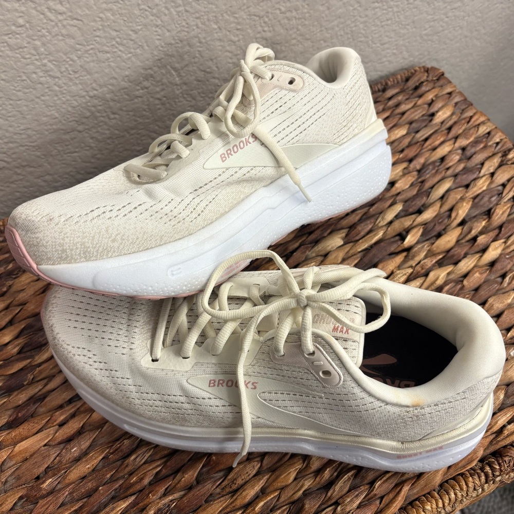 Brooks Women's Beige Athletic Shoes